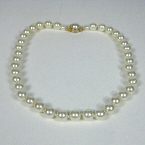 Vintage Imitation Pearl Necklace Ornate Gold Tone Clasp 18 inch - Picture 9 of 9